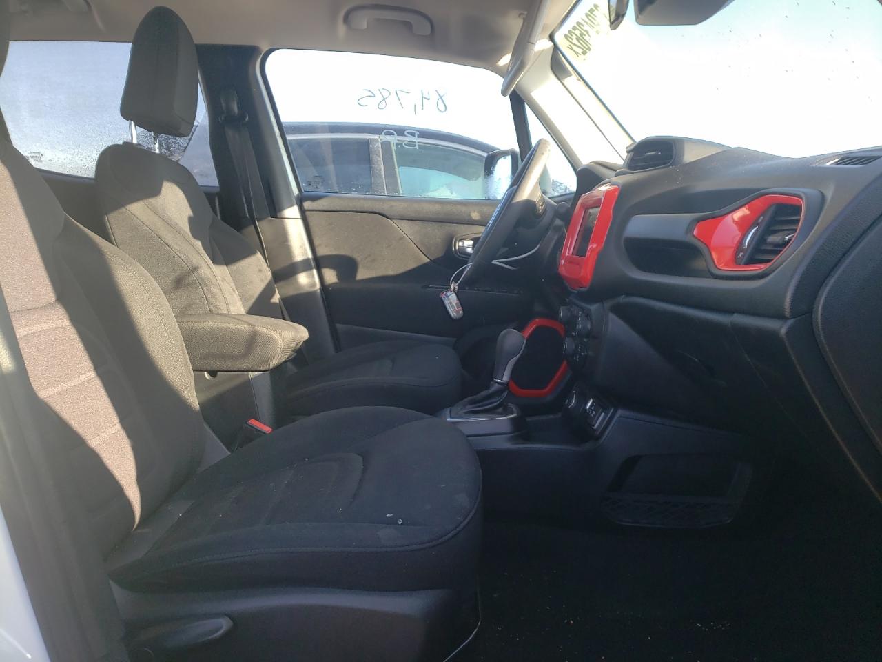 Photo 5 from auction – 2019 JEEP RENEGADE L with VIN ZACNJBBB3KPJ83644