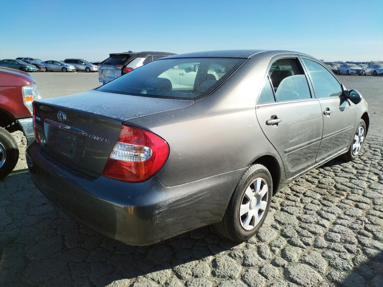 Photo 4 from auction – 2002 TOYOTA CAMRY LE with VIN JTDBE30K020055824