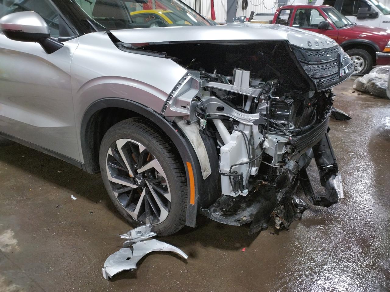 Photo 9 from auction – 2022 MITSUBISHI OUTLANDER with VIN JA4J4TA83NZ020352