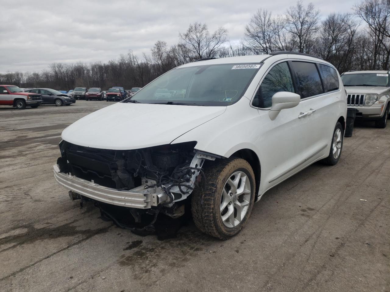 Photo 2 from auction – 2017 CHRYSLER PACIFICA T with VIN 2C4RC1BG5HR785129