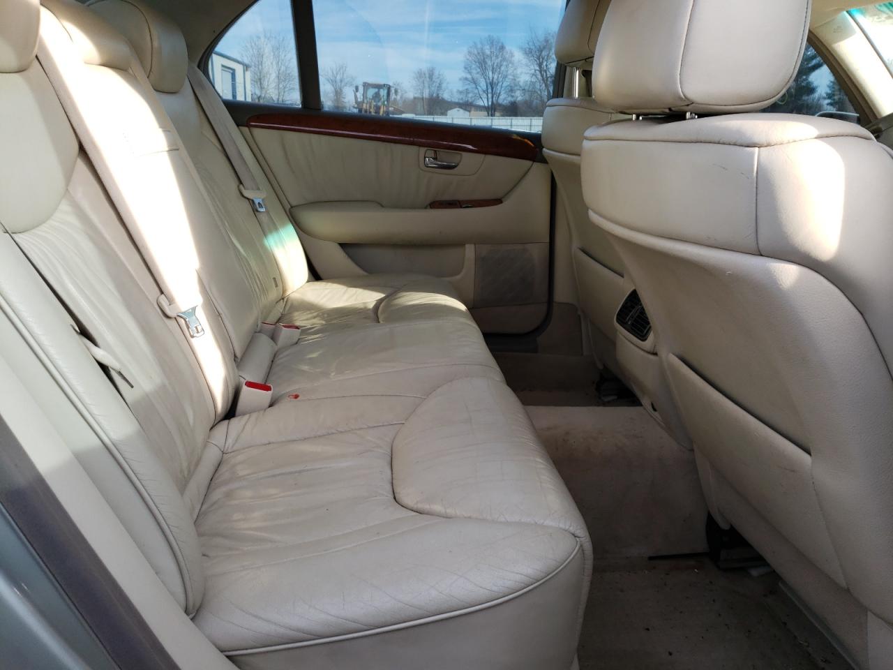 Photo 6 from auction – 2001 LEXUS LS 430 with VIN JTHBN30F310039231
