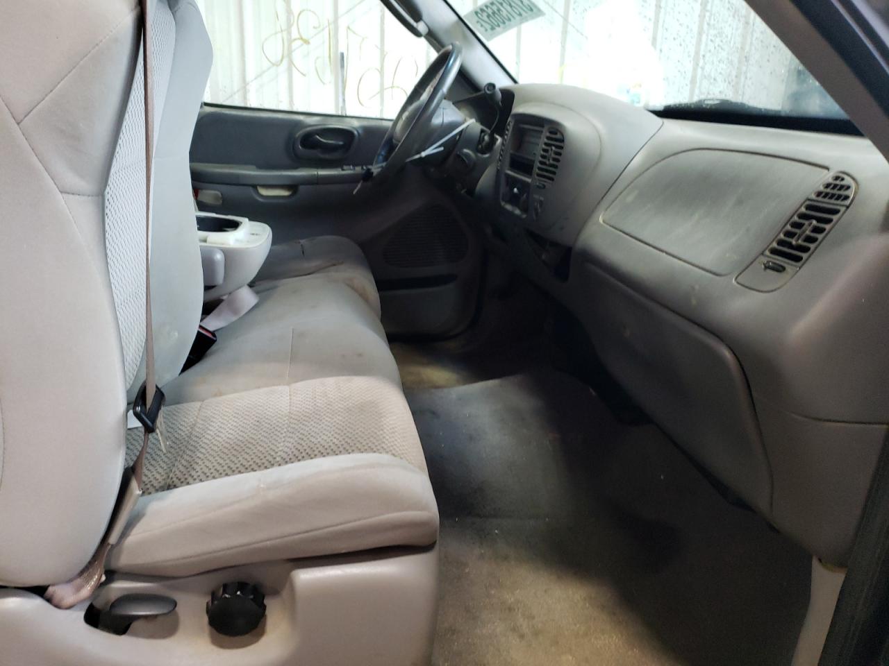 Photo 5 from auction – 2003 FORD F150 with VIN 1FTRX17213NA15498