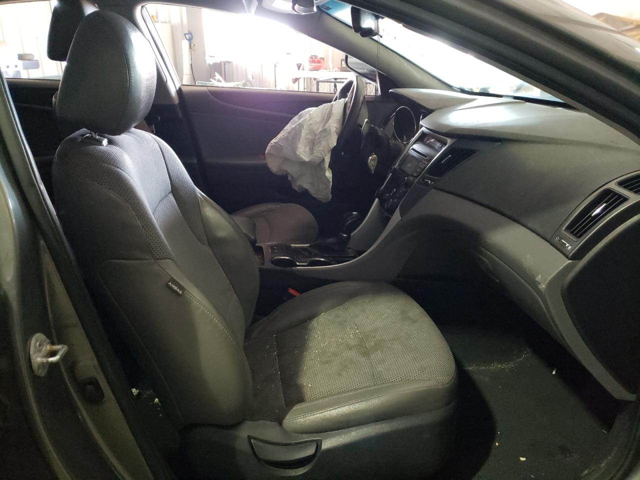 Photo 5 from auction – 2013 HYUNDAI SONATA SE with VIN 5NPEC4AC8DH717431