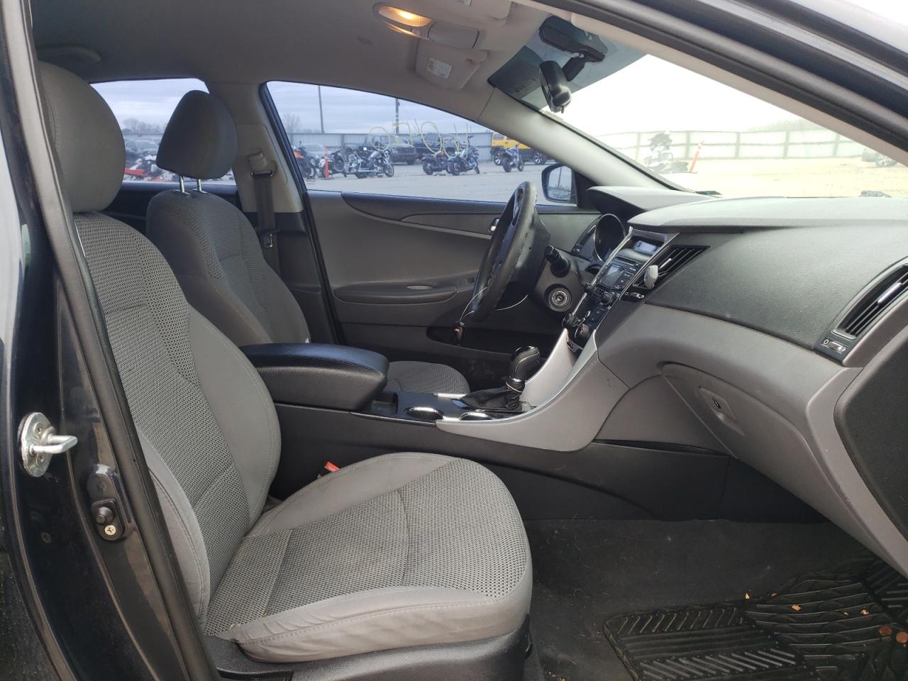 Photo 5 from auction – 2012 HYUNDAI SONATA GLS with VIN 5NPEB4AC0CH335069