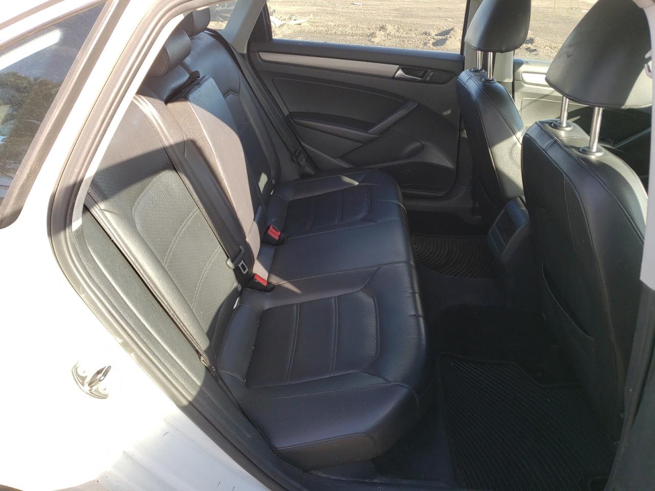 Photo 6 from auction – 2014 VOLKSWAGEN PASSAT S with VIN 1VWAT7A37EC022450