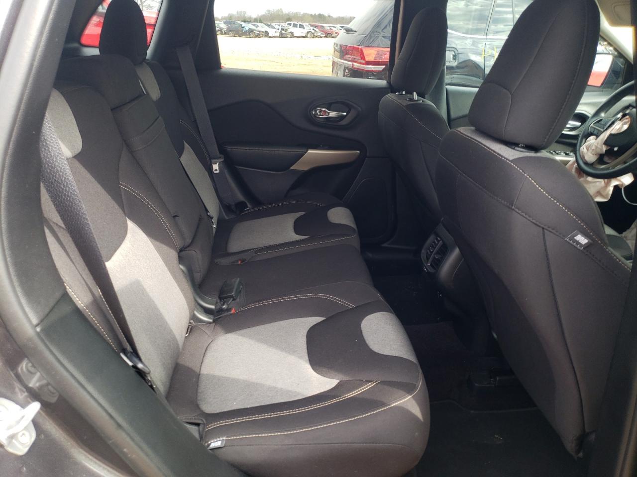 Photo 6 from auction – 2018 JEEP CHEROKEE L with VIN 1C4PJLCB9JD606286