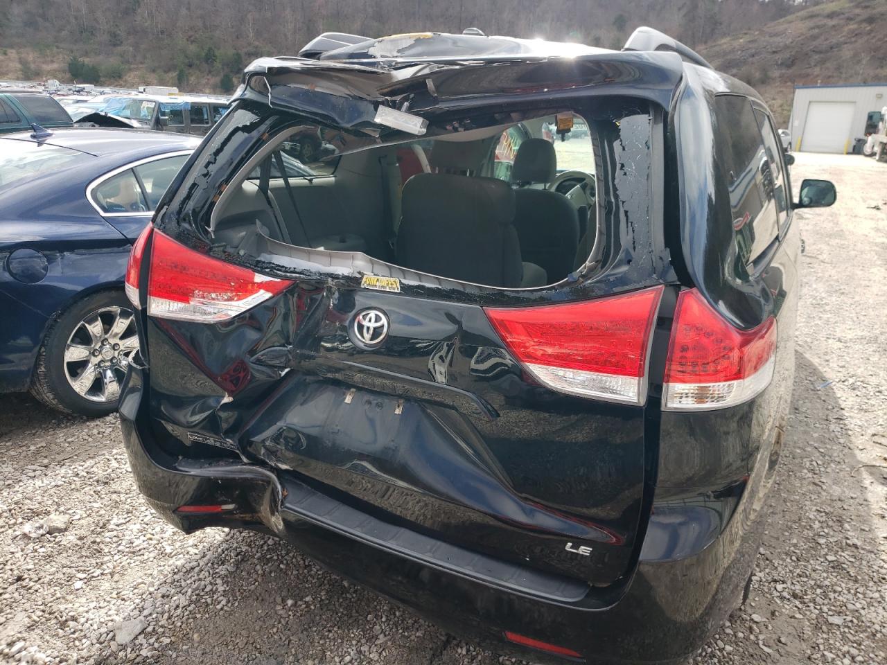 Photo 9 from auction – 2014 TOYOTA SIENNA LE with VIN 5TDKK3DC8ES509959