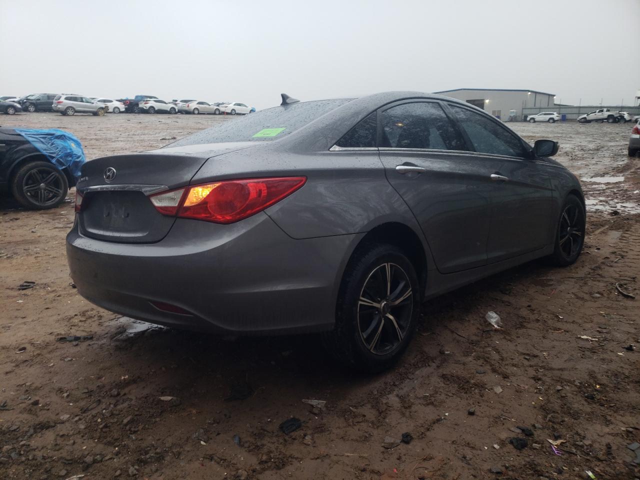 Photo 4 from auction – 2011 HYUNDAI SONATA SE with VIN 5NPEC4AC4BH248822