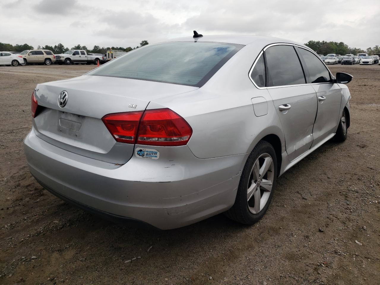 Photo 4 from auction – 2012 VOLKSWAGEN PASSAT SE with VIN 1VWBP7A35CC071877
