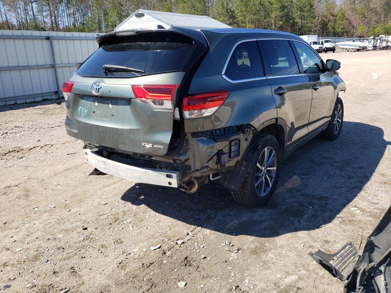 Photo 4 from auction – 2017 TOYOTA HIGHLANDER with VIN 5TDJZRFH4HS455969