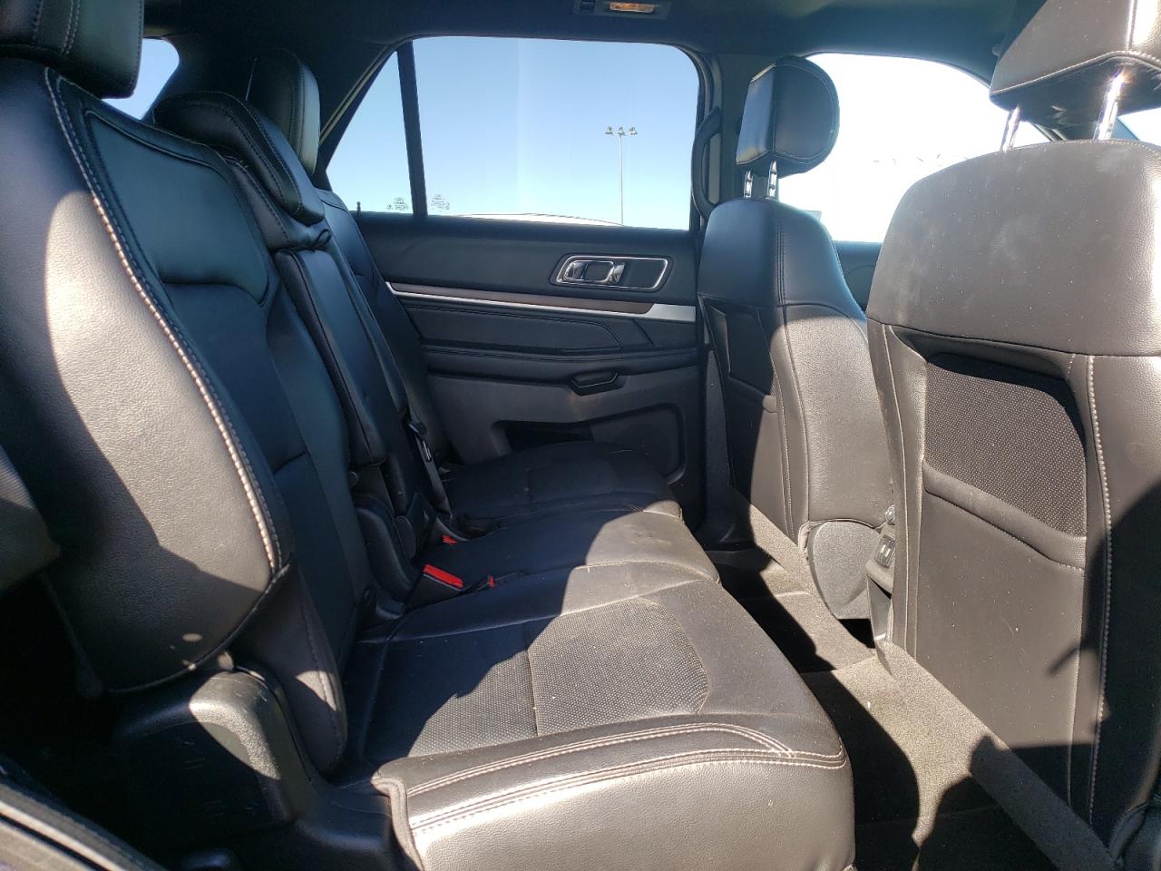 Photo 6 from auction – 2017 FORD EXPLORER L with VIN 1FM5K8F82HGE29554