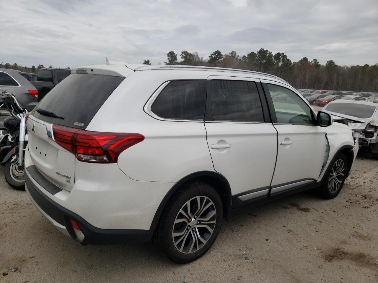 Photo 4 from auction – 2017 MITSUBISHI OUTLANDER with VIN JA4AZ3A32HZ049738