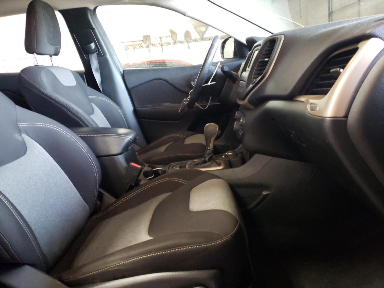 Photo 5 from auction – 2014 JEEP CHEROKEE S with VIN 1C4PJMAB1EW281703