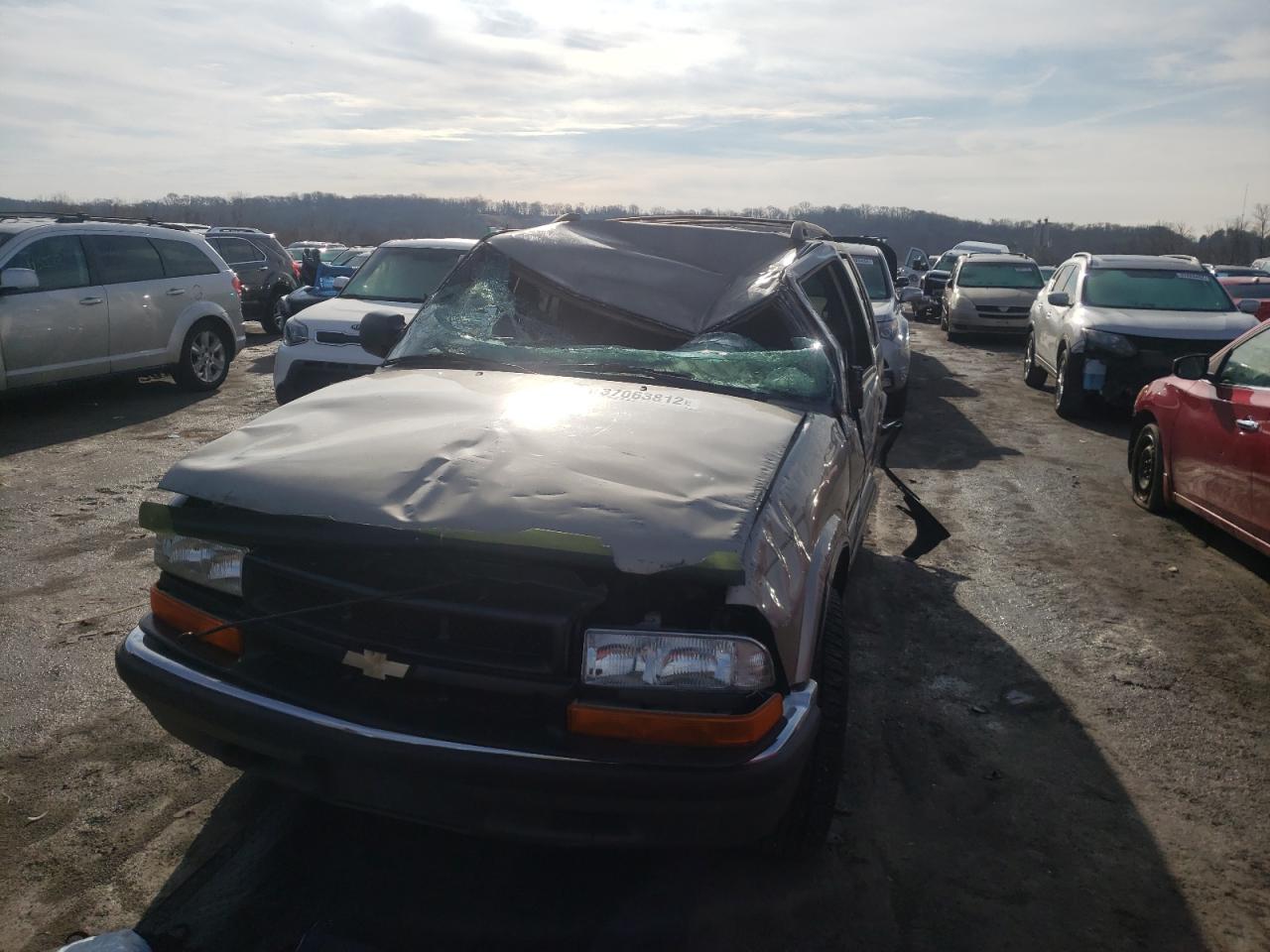 Photo 9 from auction – 2001 CHEVROLET BLAZER with VIN 1GNDT13W01K219889