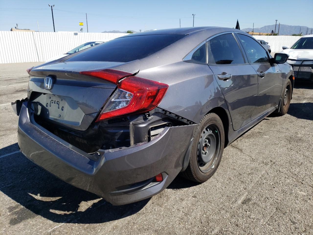 Фото 4 с аукциона – 2016 HONDA CIVIC LX с VIN 2HGFC2F55GH560880