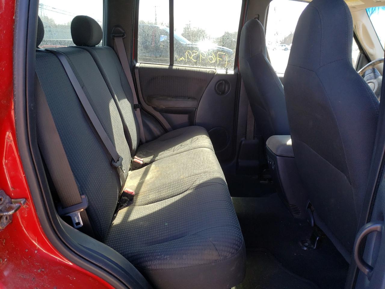 Photo 6 from auction – 2002 JEEP LIBERTY with VIN 1J4GL48K12W128826