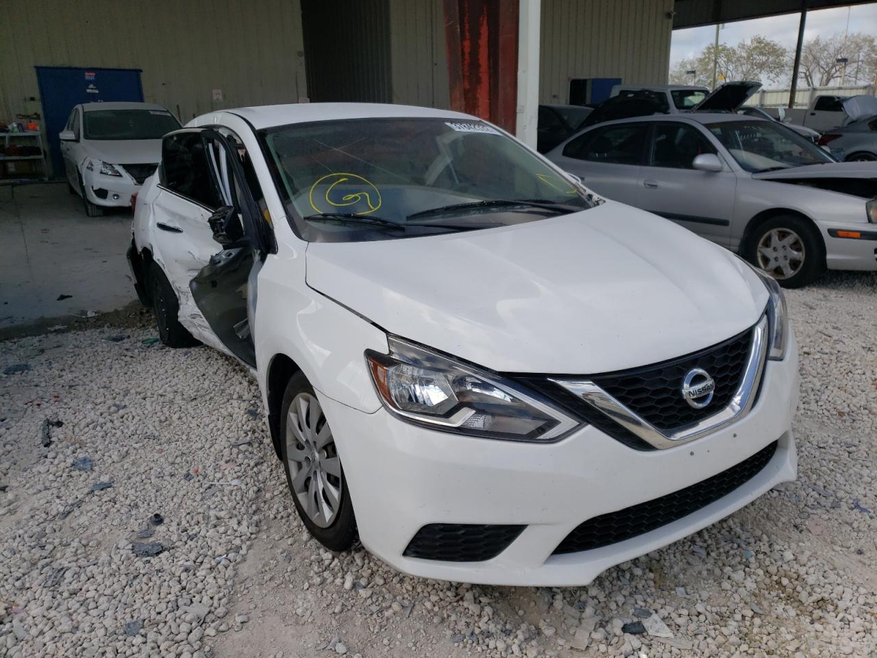 NISSAN SENTRA 2017 with VIN 3N1AB7AP5HY229152 - Photo from auction