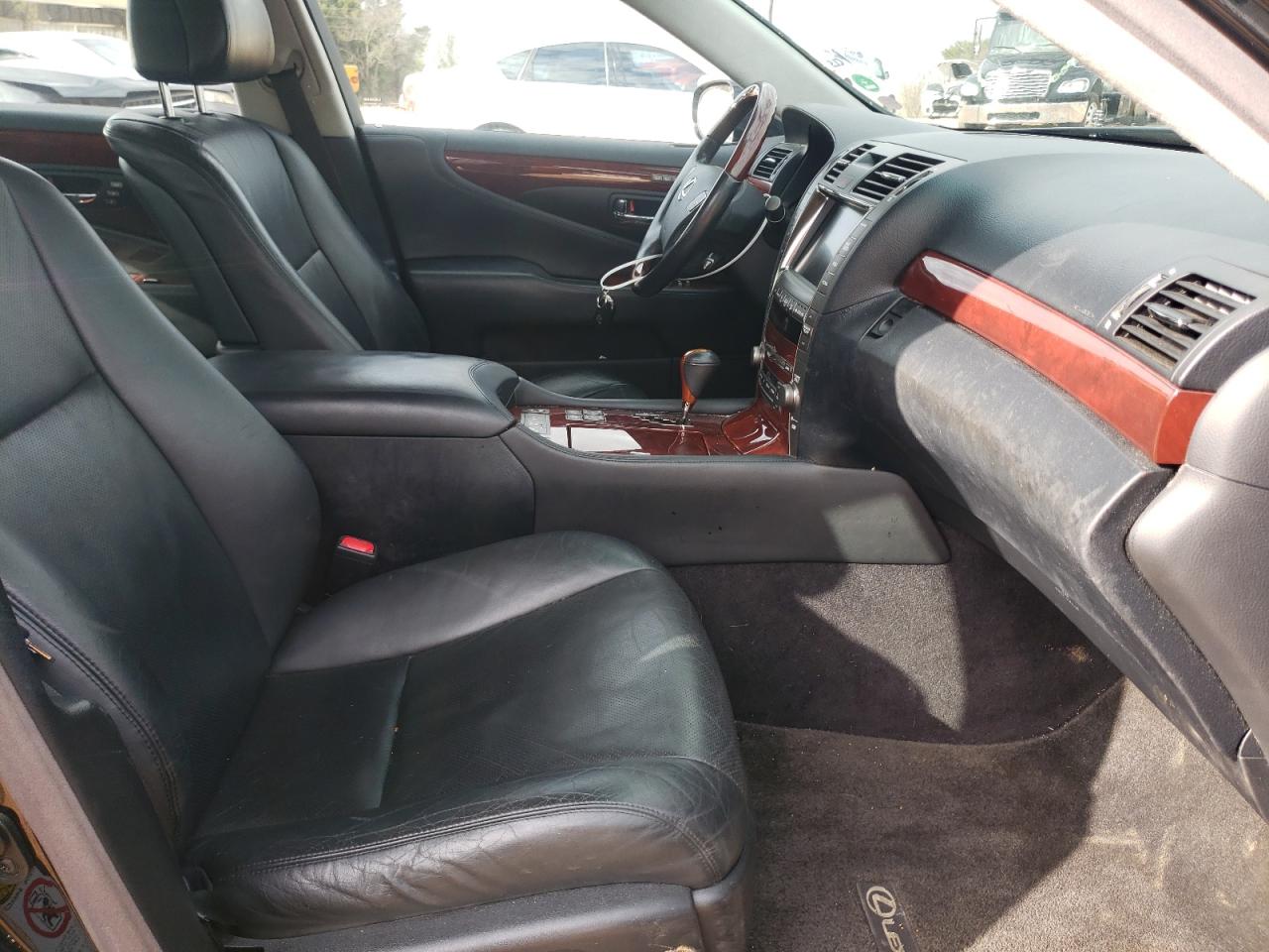 Photo 5 from auction – 2007 LEXUS LS 460L with VIN JTHGL46F575005909