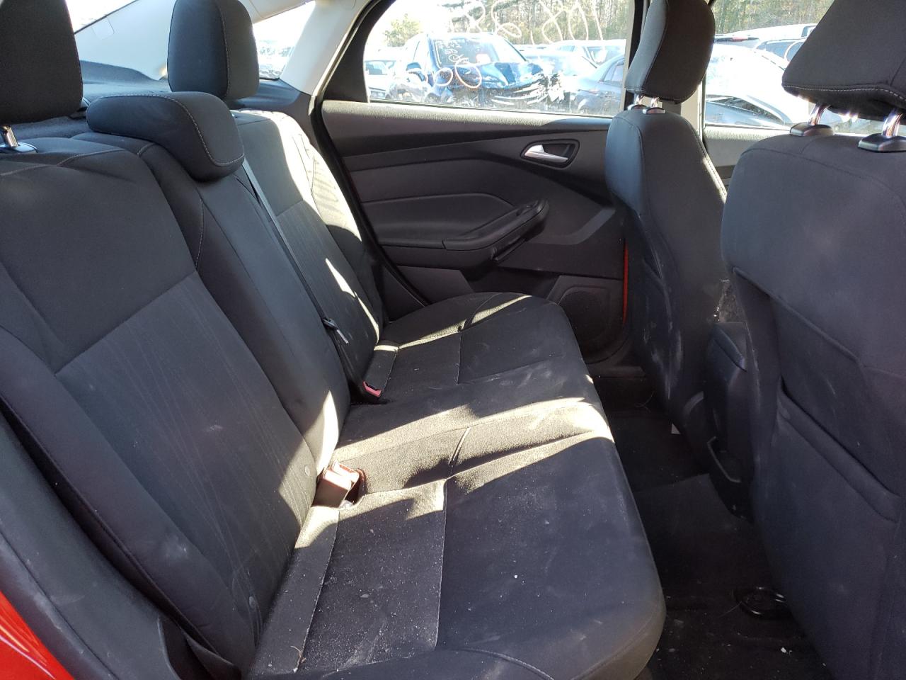 Photo 6 from auction – 2015 FORD FOCUS SE with VIN 1FADP3F21FL276255