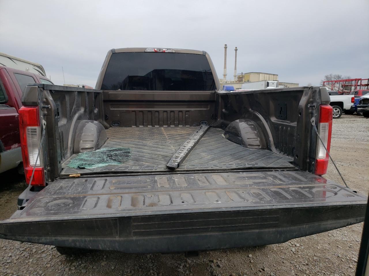 Photo 6 from auction – 2017 FORD F250 SUPER with VIN 1FTBF2B60HEC88735