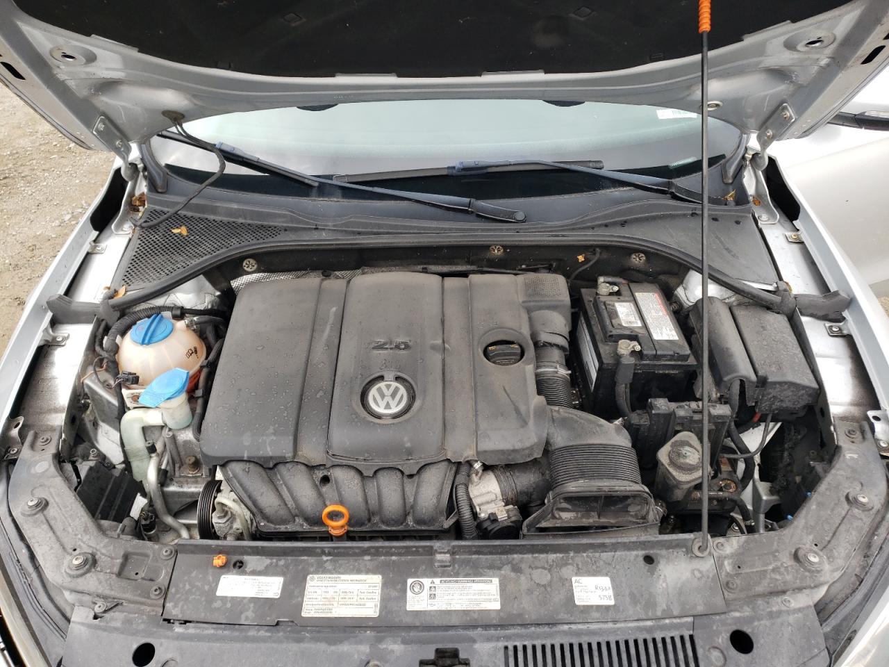 Photo 7 from auction – 2012 VOLKSWAGEN PASSAT SE with VIN 1VWBP7A35CC071877