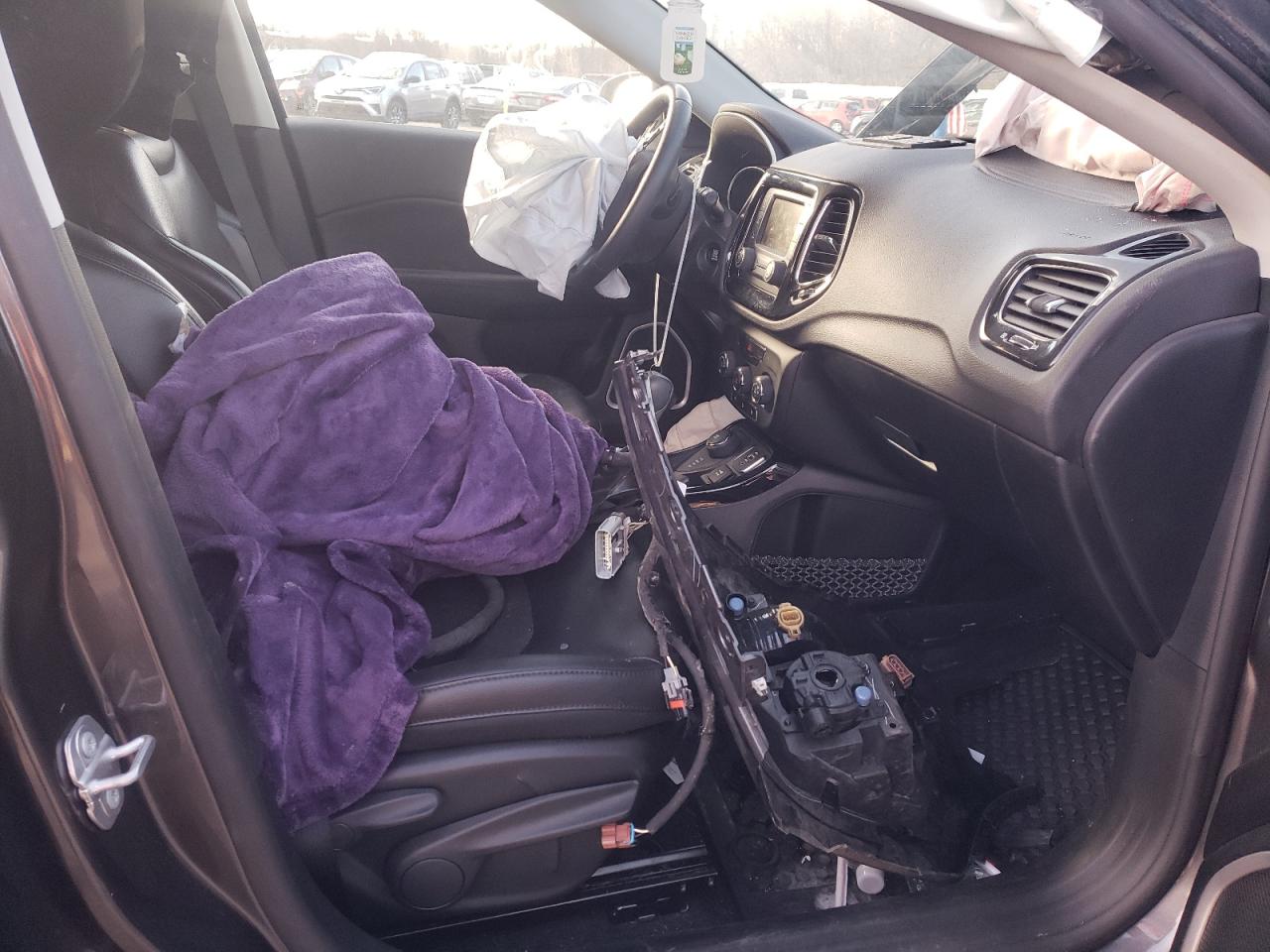 Photo 5 from auction – 2018 JEEP COMPASS LA with VIN 3C4NJDBB6JT325233