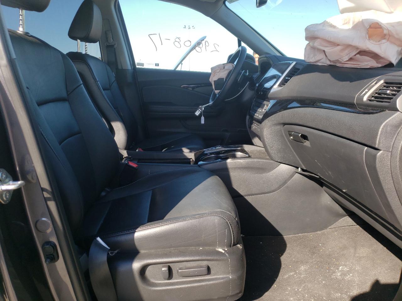 Photo 5 from auction – 2017 HONDA PILOT TOUR with VIN 5FNYF6H93HB039170