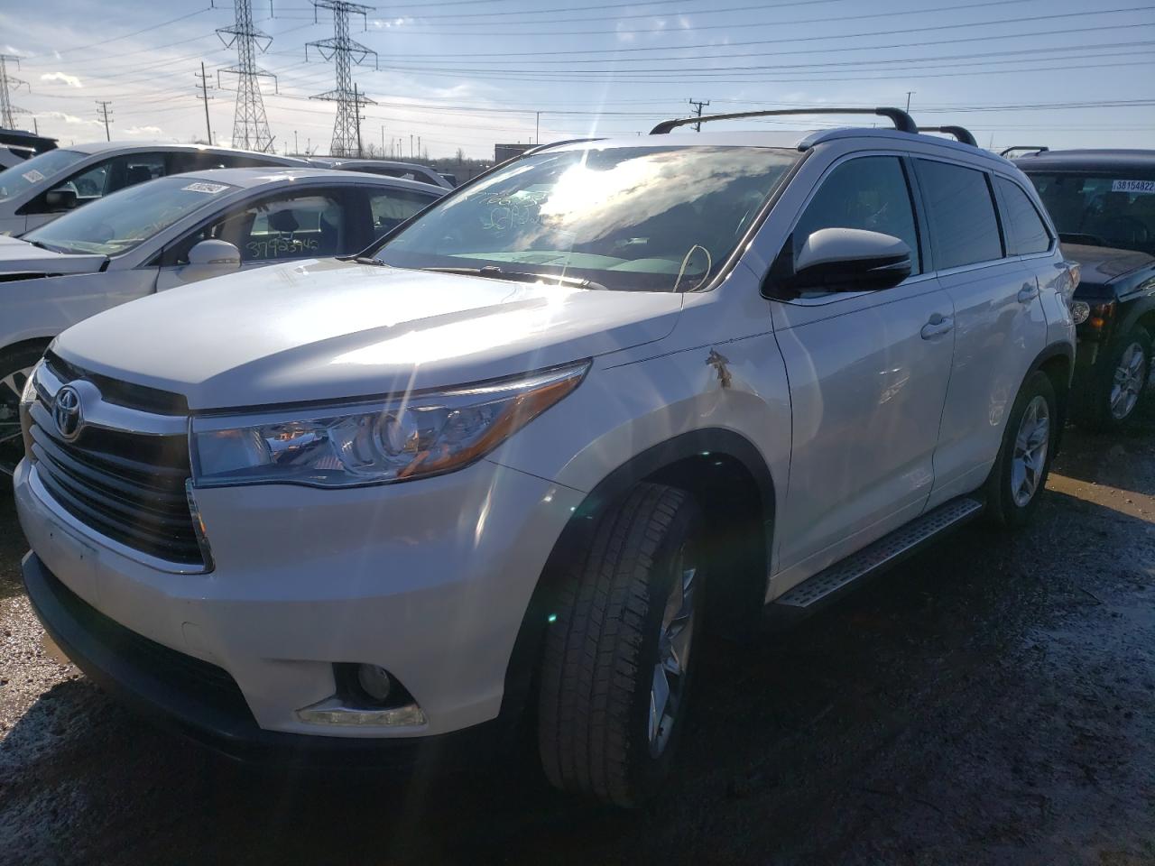 Photo 2 from auction – 2015 TOYOTA HIGHLANDER with VIN 5TDDKRFH4FS087291
