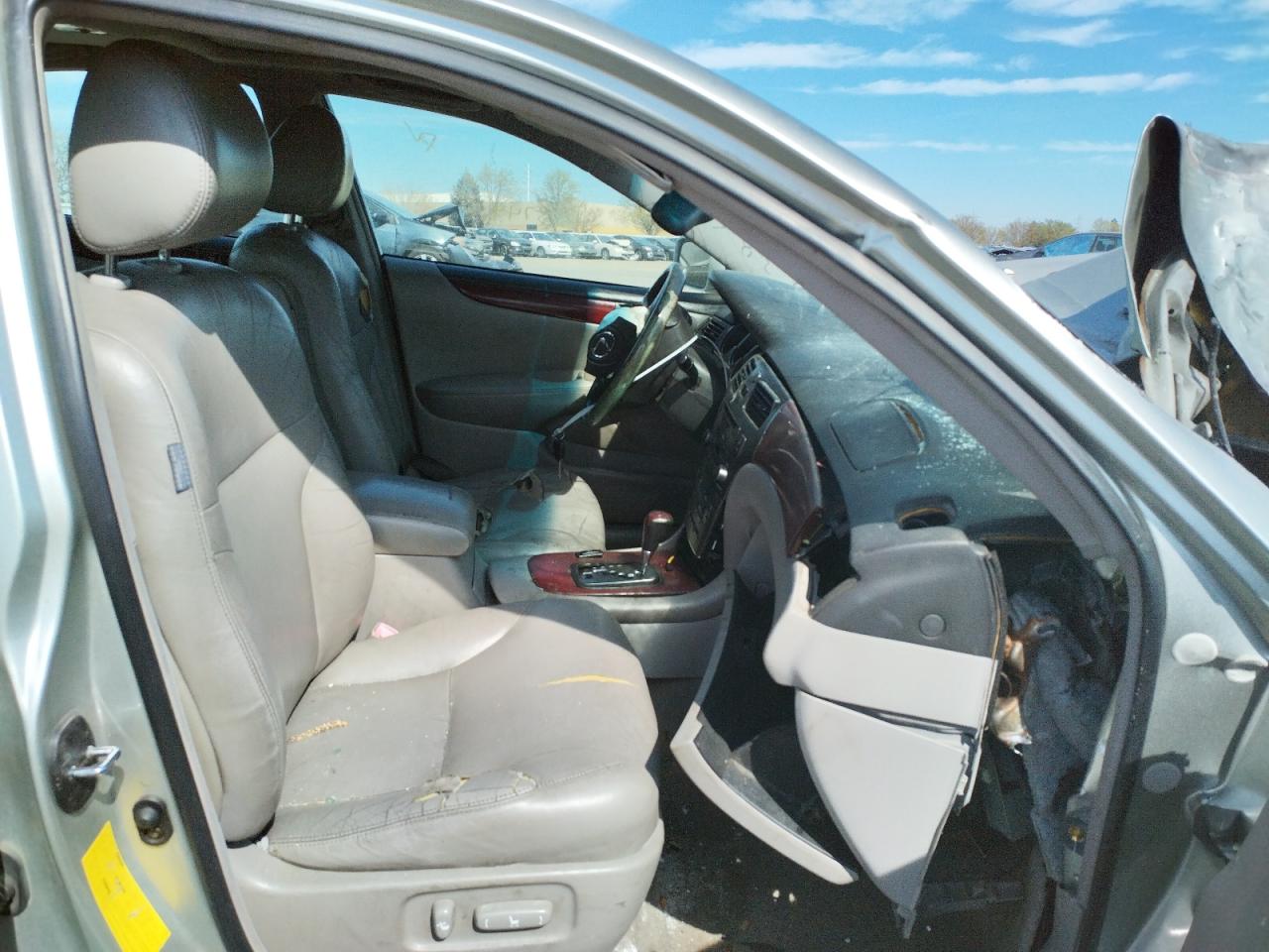 Photo 5 from auction – 2004 LEXUS ES 330 with VIN JTHBA30G745020502