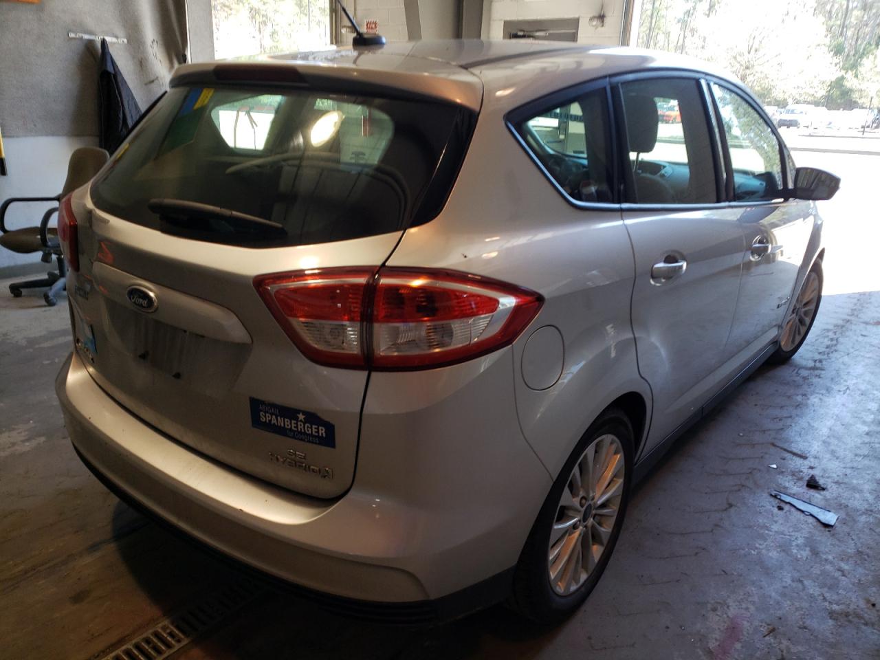 Photo 4 from auction – 2017 FORD C-MAX SE with VIN 1FADP5AU8HL118583