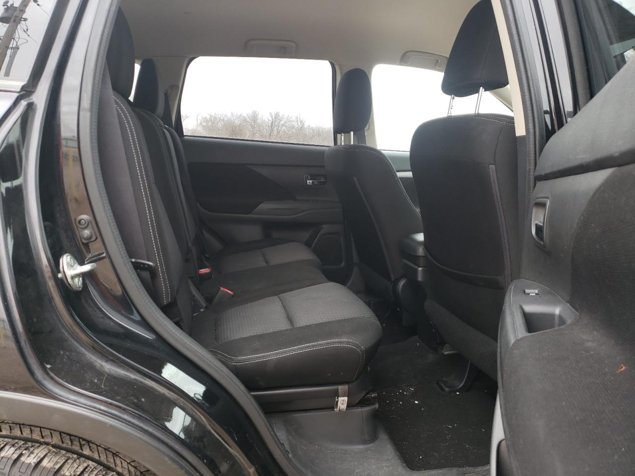 Photo 6 from auction – 2017 MITSUBISHI OUTLANDER with VIN JA4AD2A32HZ026940