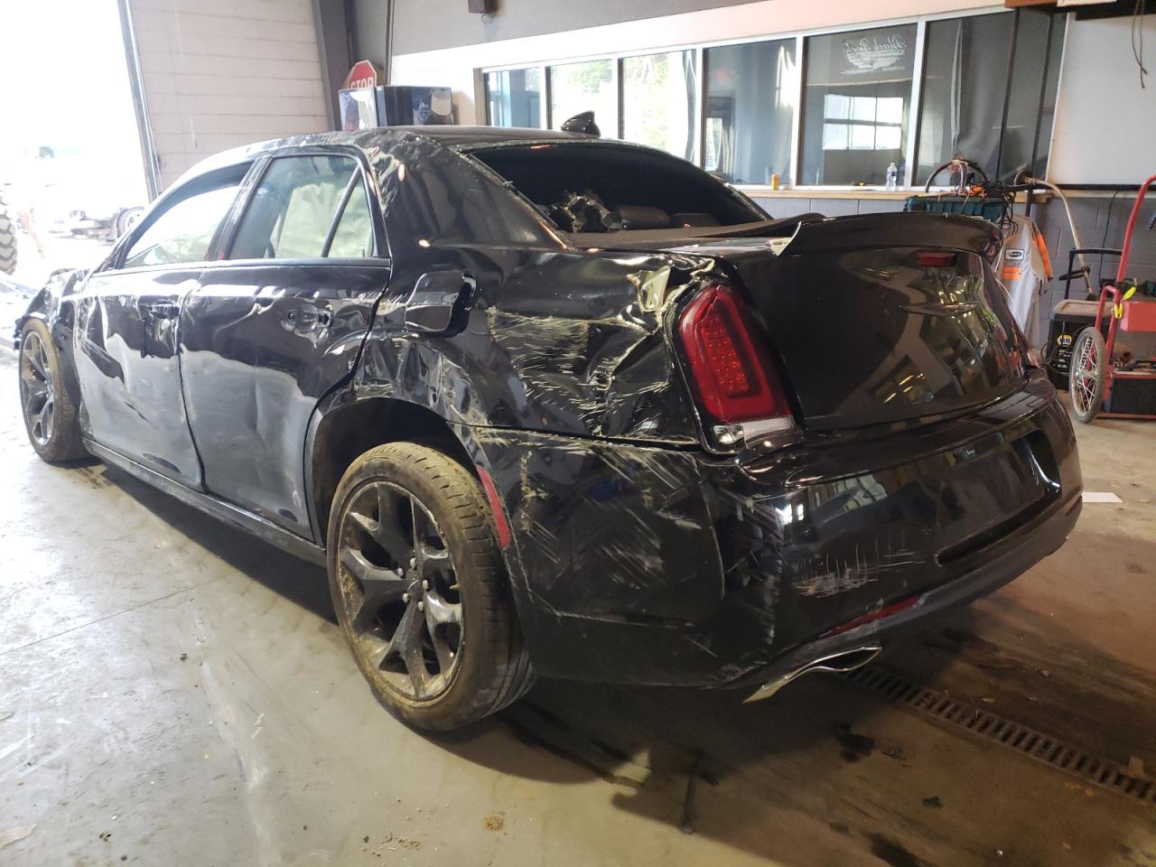 Photo 3 from auction – 2021 CHRYSLER 300 S with VIN 2C3CCABTXMH562883