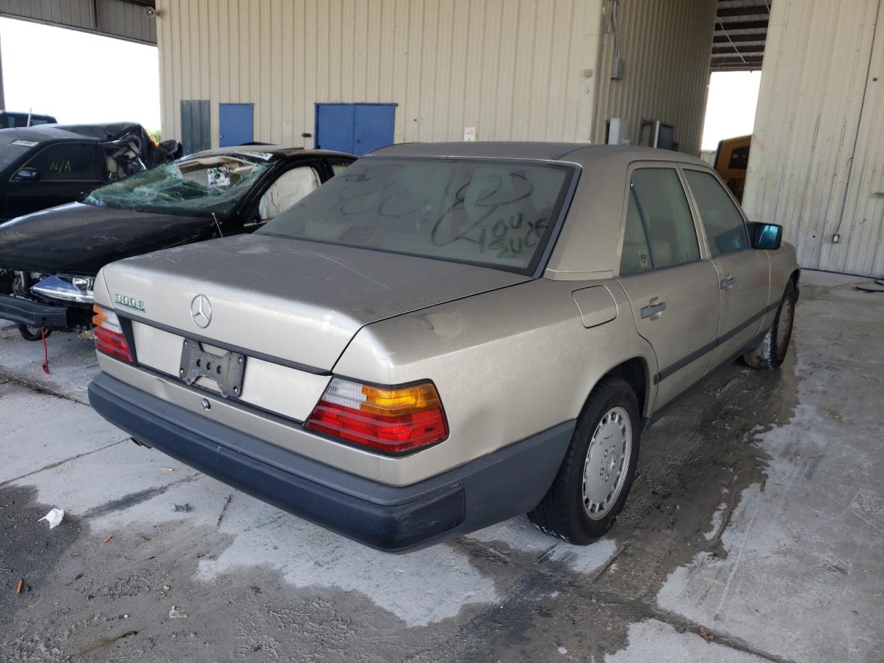 Photo 4 from auction – 1987 MERCEDES-BENZ 300 E with VIN WDBEA30D1HA553803