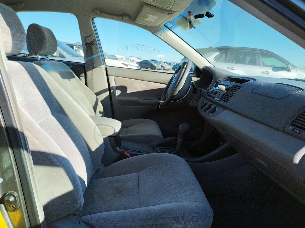 Photo 5 from auction – 2002 TOYOTA CAMRY LE with VIN JTDBE30K020055824
