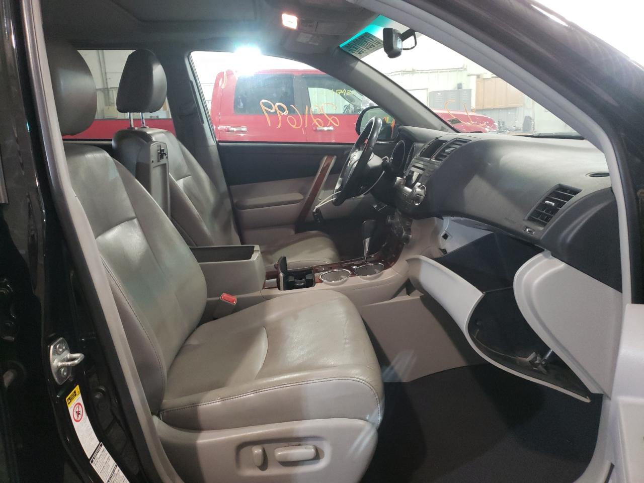 Photo 5 from auction – 2011 TOYOTA HIGHLANDER with VIN 5TDDK3EH1BS070540