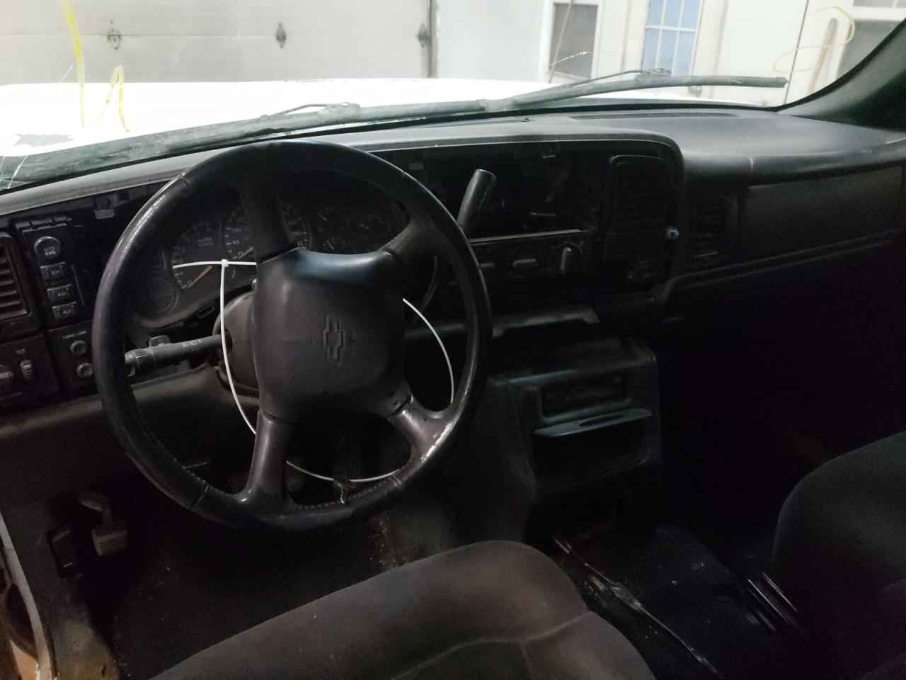 Фото 9 с аукциона – 2002 CHEVROLET SILVERADO с VIN 2GCEK19T521305097