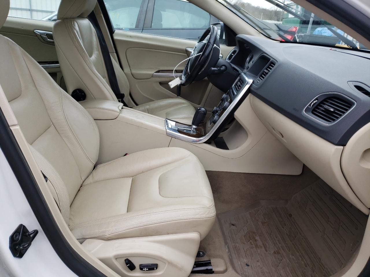 Photo 5 from auction – 2012 VOLVO S60 T6 with VIN YV1902FH5C2088126