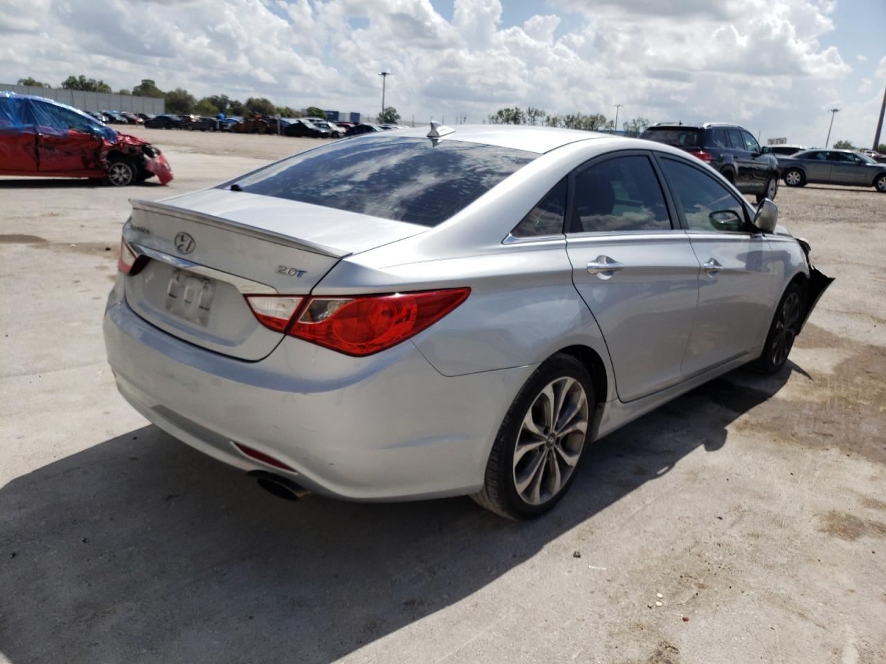 Photo 4 from auction – 2013 HYUNDAI SONATA SE with VIN 5NPEC4AB1DH742386