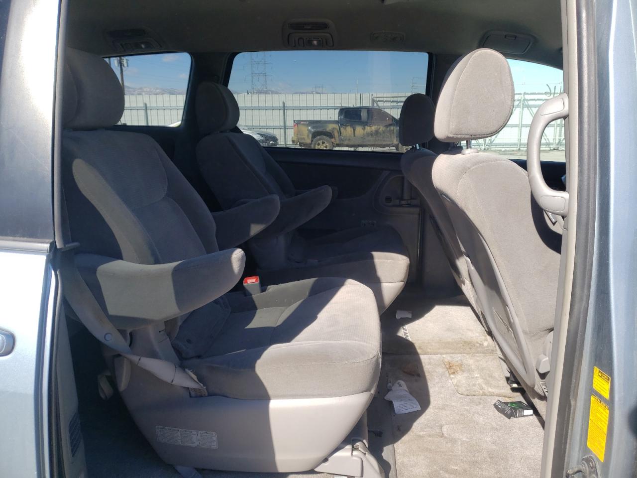 Photo 6 from auction – 2005 TOYOTA SIENNA CE with VIN 5TDZA23C85S364113