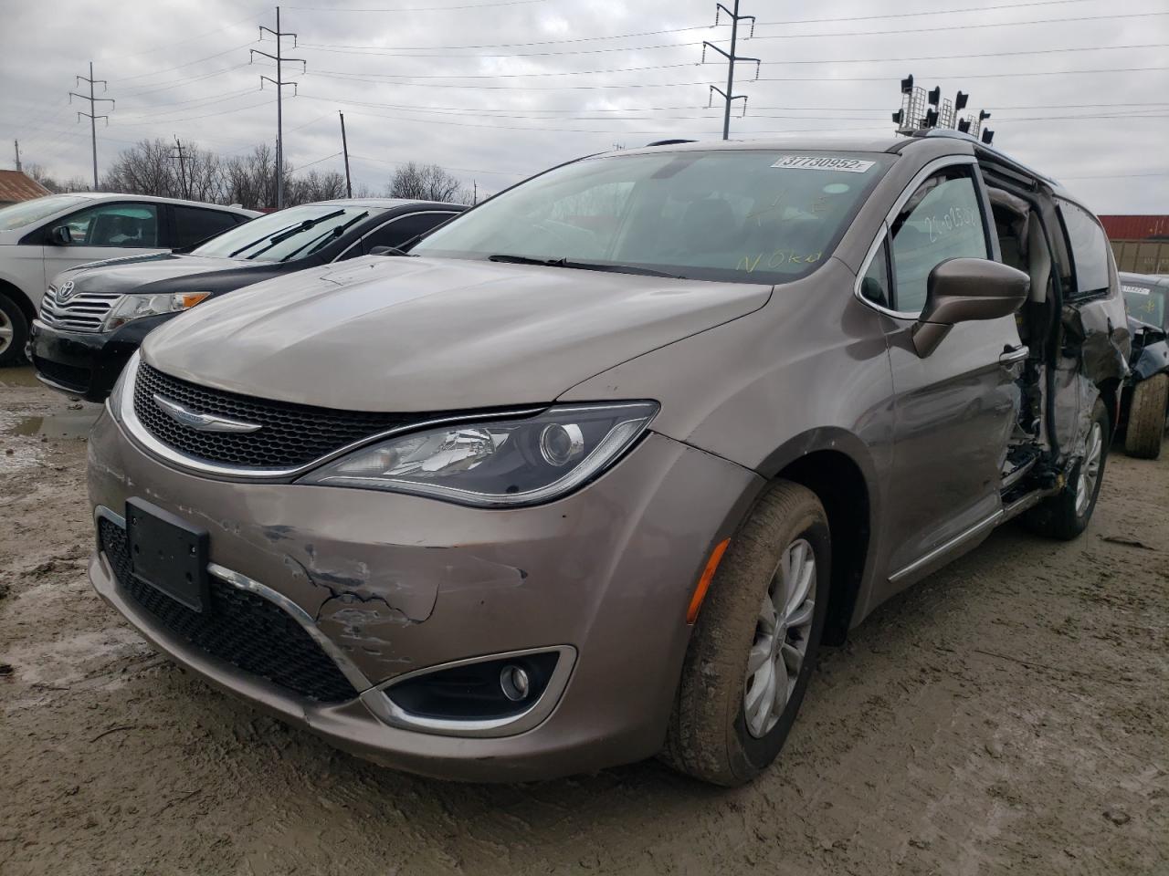 Photo 2 from auction – 2018 CHRYSLER PACIFICA T with VIN 2C4RC1BG4JR256826
