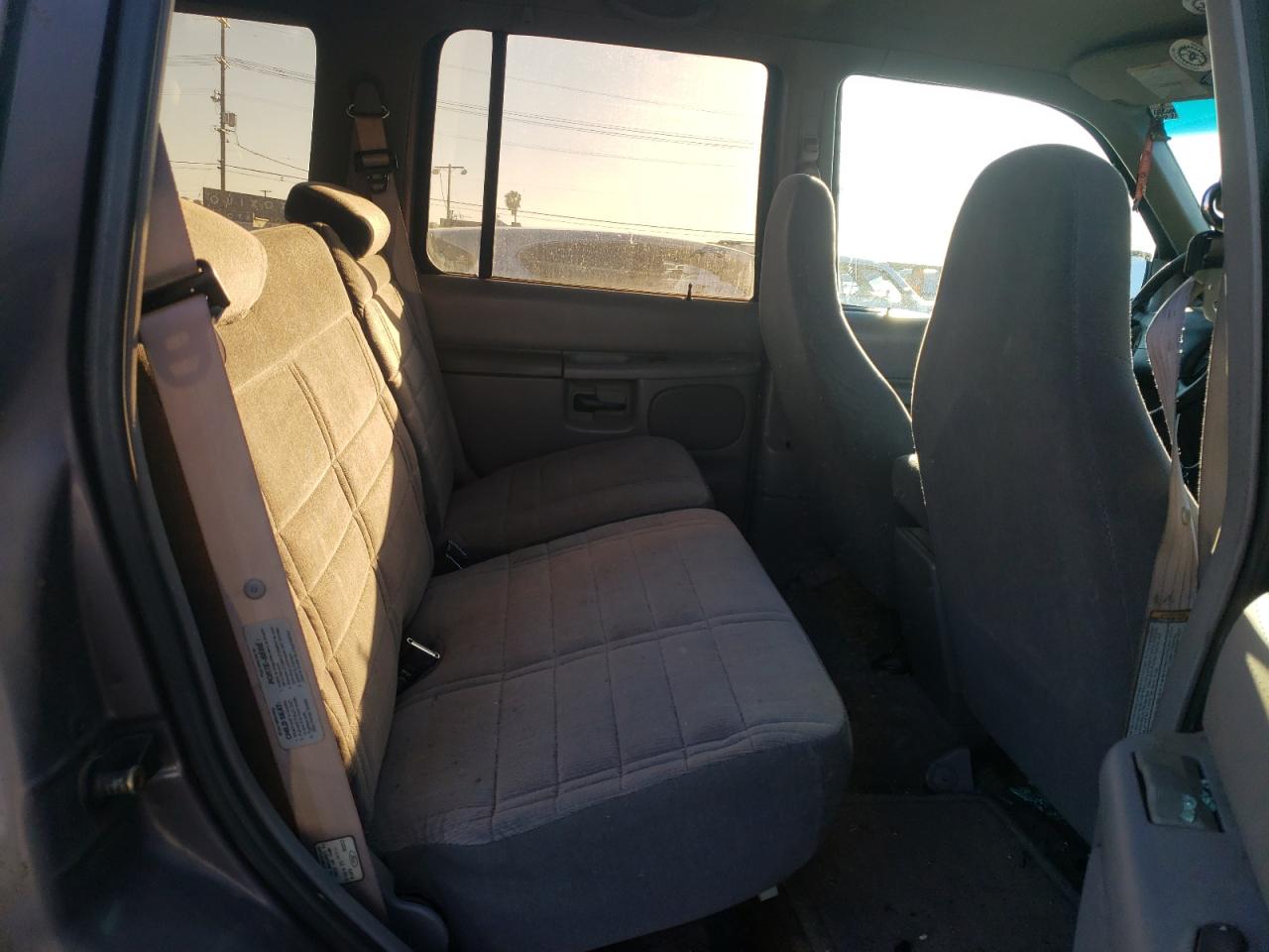 Photo 6 from auction – 1996 FORD EXPLORER with VIN 1FMDU34X2TZB36009