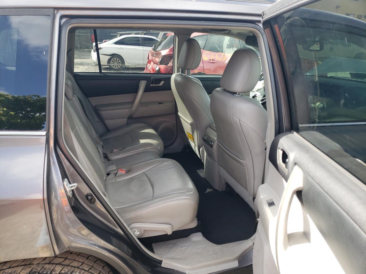 Photo 6 from auction – 2012 TOYOTA HIGHLANDER with VIN 5TDZA3EH6CS022980
