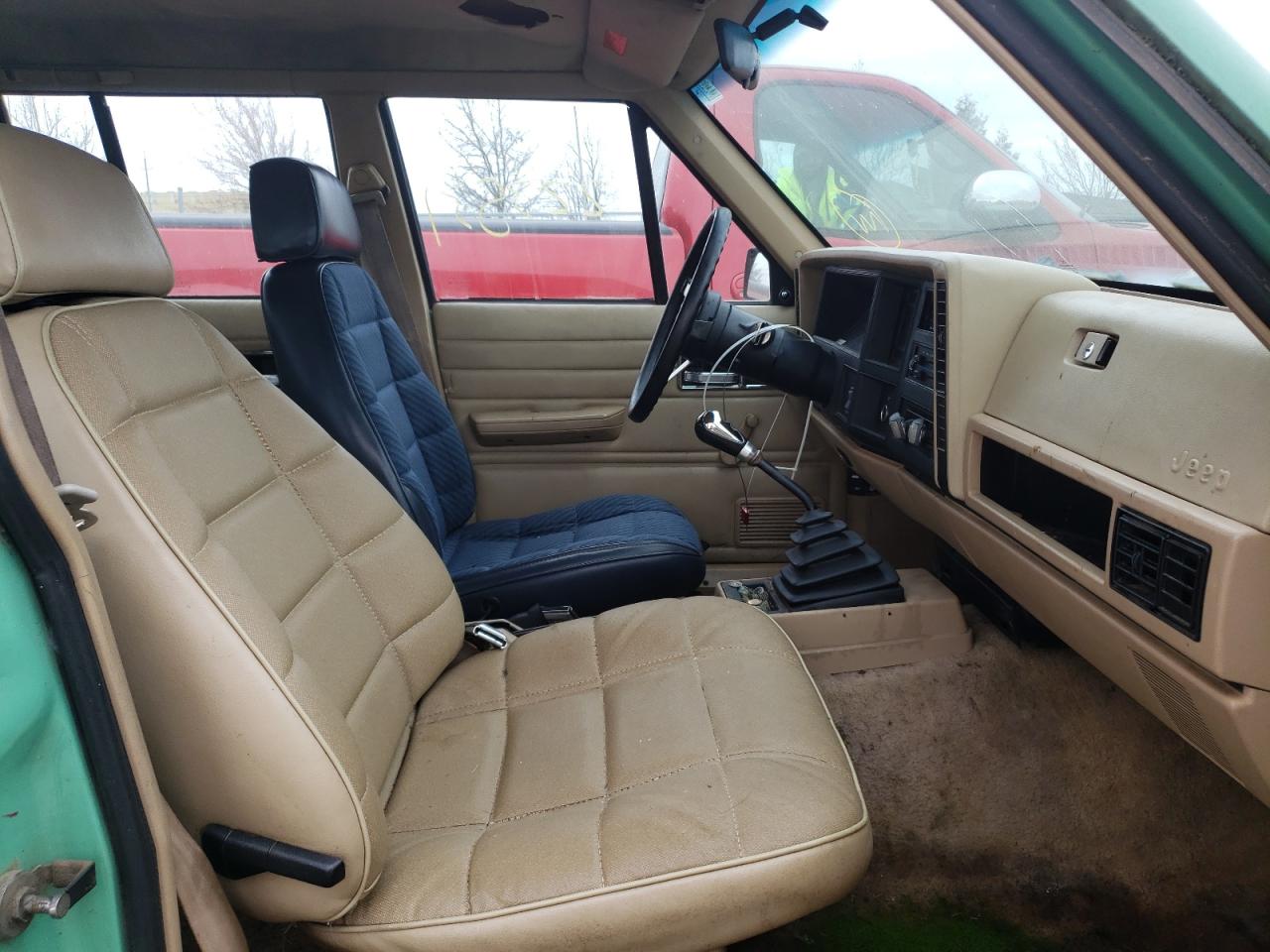 Photo 5 from auction – 1992 JEEP CHEROKEE with VIN 1J4FT28S7NL201610