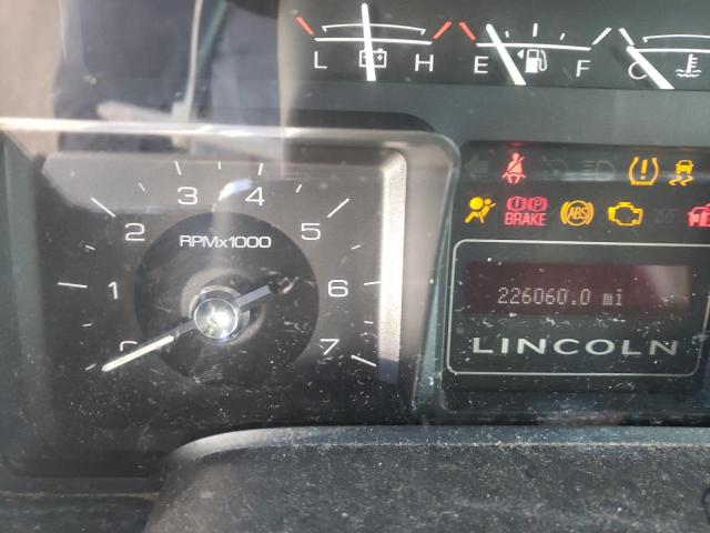 Photo 8 from auction – 2010 LINCOLN NAVIGATOR with VIN 5LMJJ2J57AEJ08572