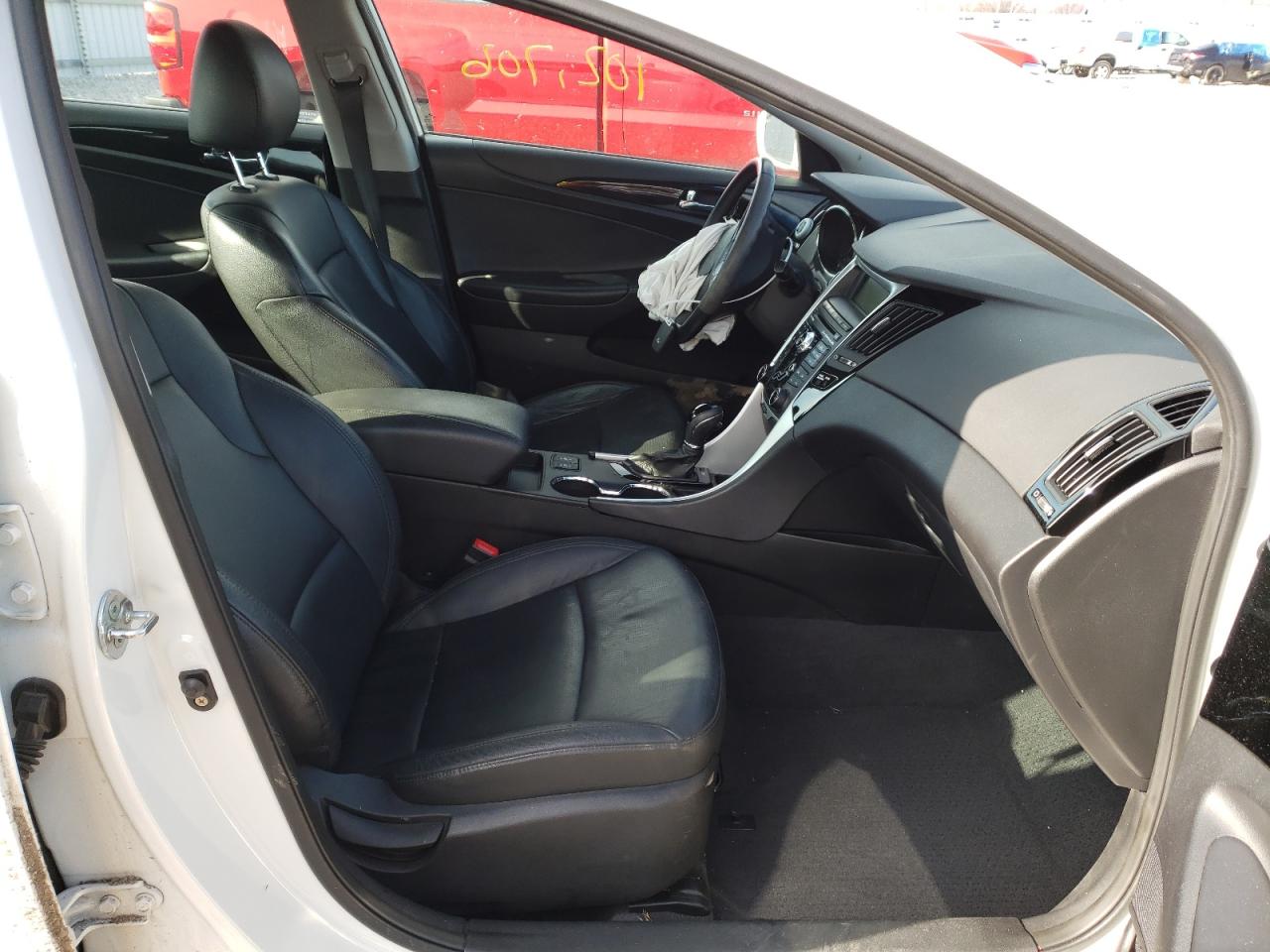 Photo 5 from auction – 2011 HYUNDAI SONATA SE with VIN 5NPEC4AC8BH162932