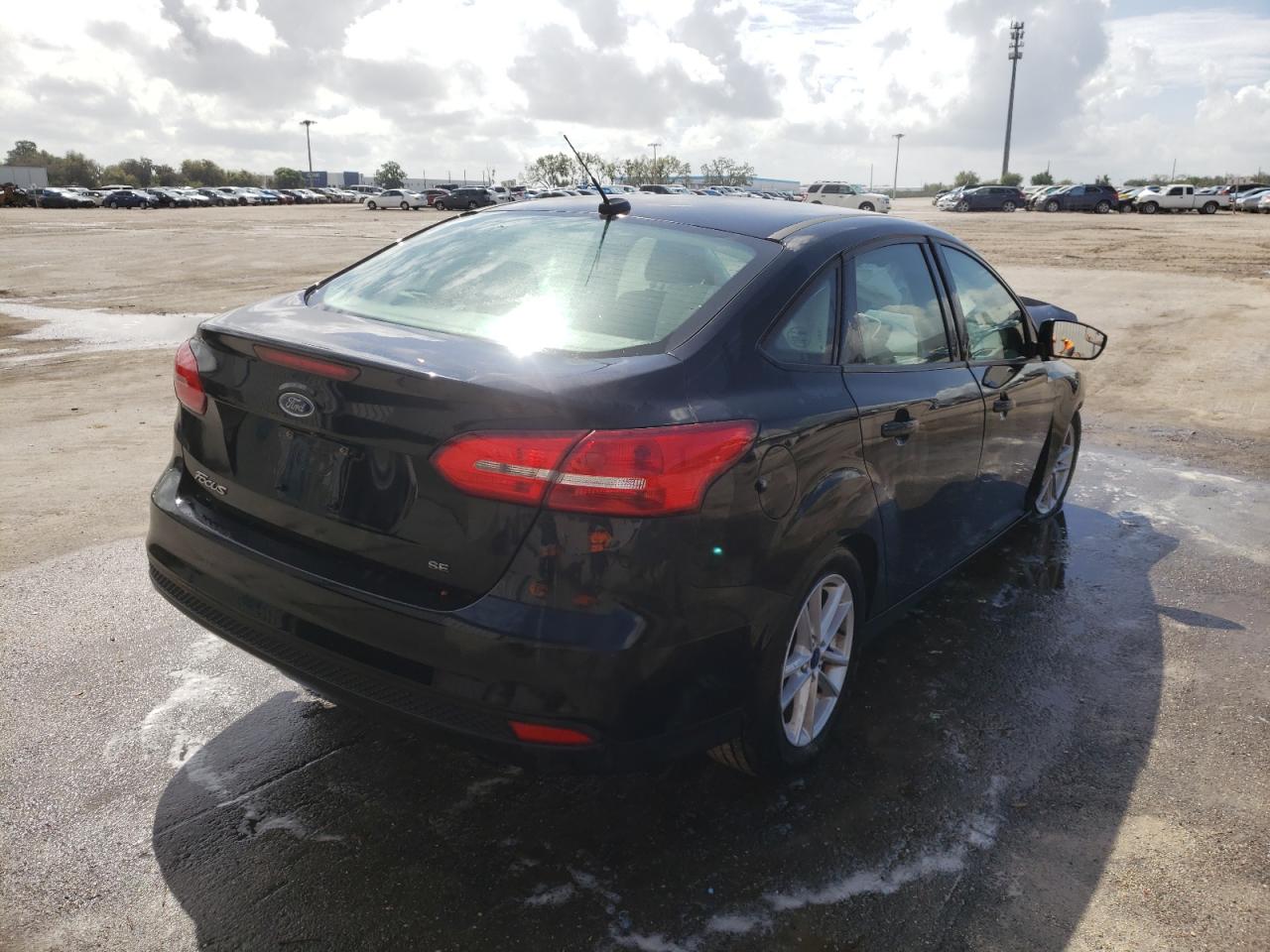 Zdjęcie 4 z aukcji – 2018 FORD FOCUS SE z VIN 1FADP3F29JL289053