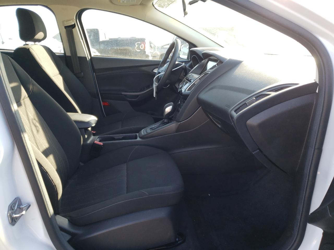 Photo 5 from auction – 2018 FORD FOCUS SEL with VIN 1FADP3M2XJL225591