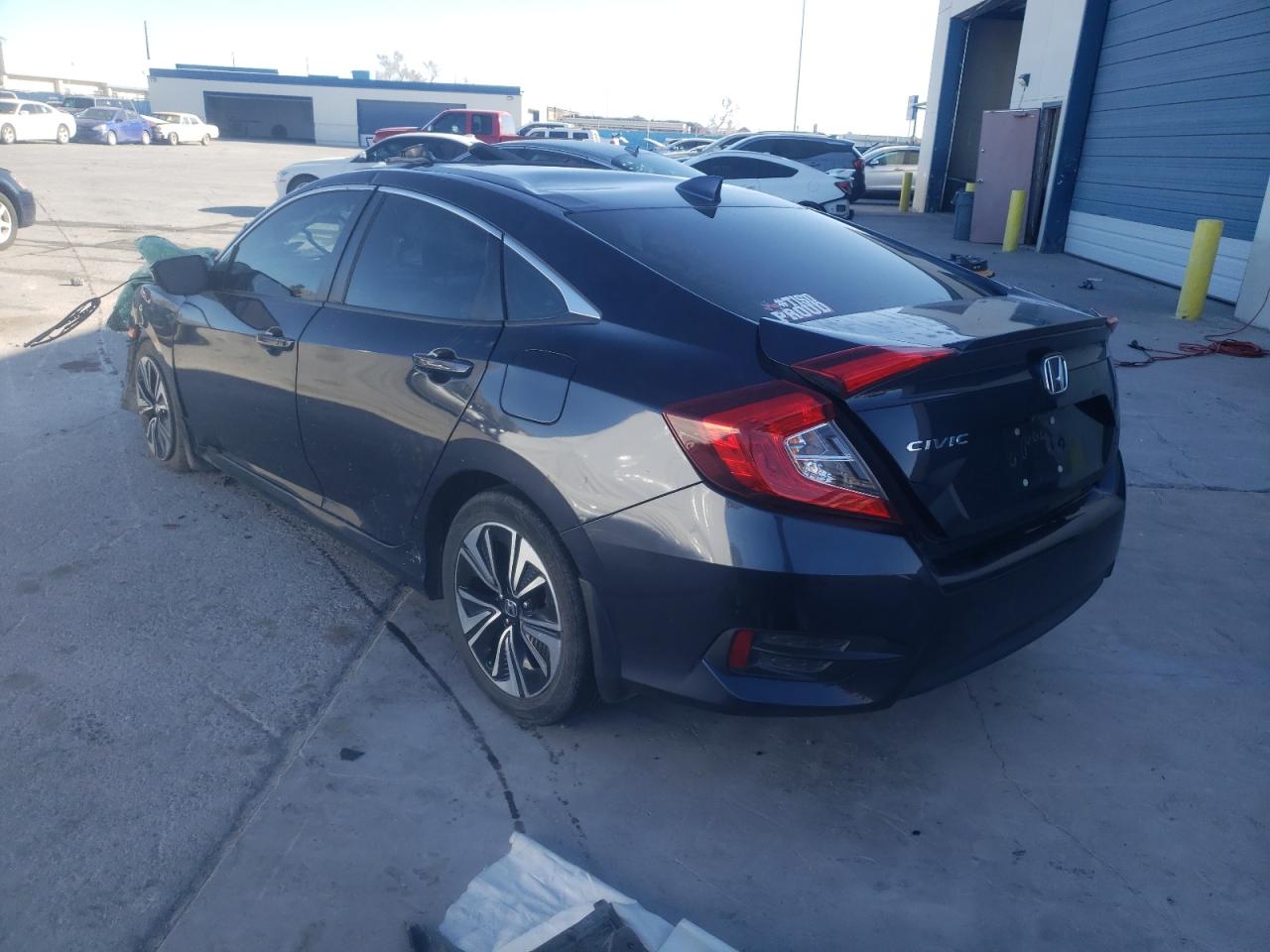 Photo 3 from auction – 2017 HONDA CIVIC EXL with VIN 19XFC1F72HE010107