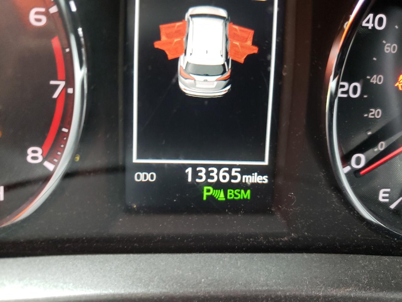 Photo 8 from auction – 2018 TOYOTA RAV4 SE with VIN 2T3NFREV0JW416365