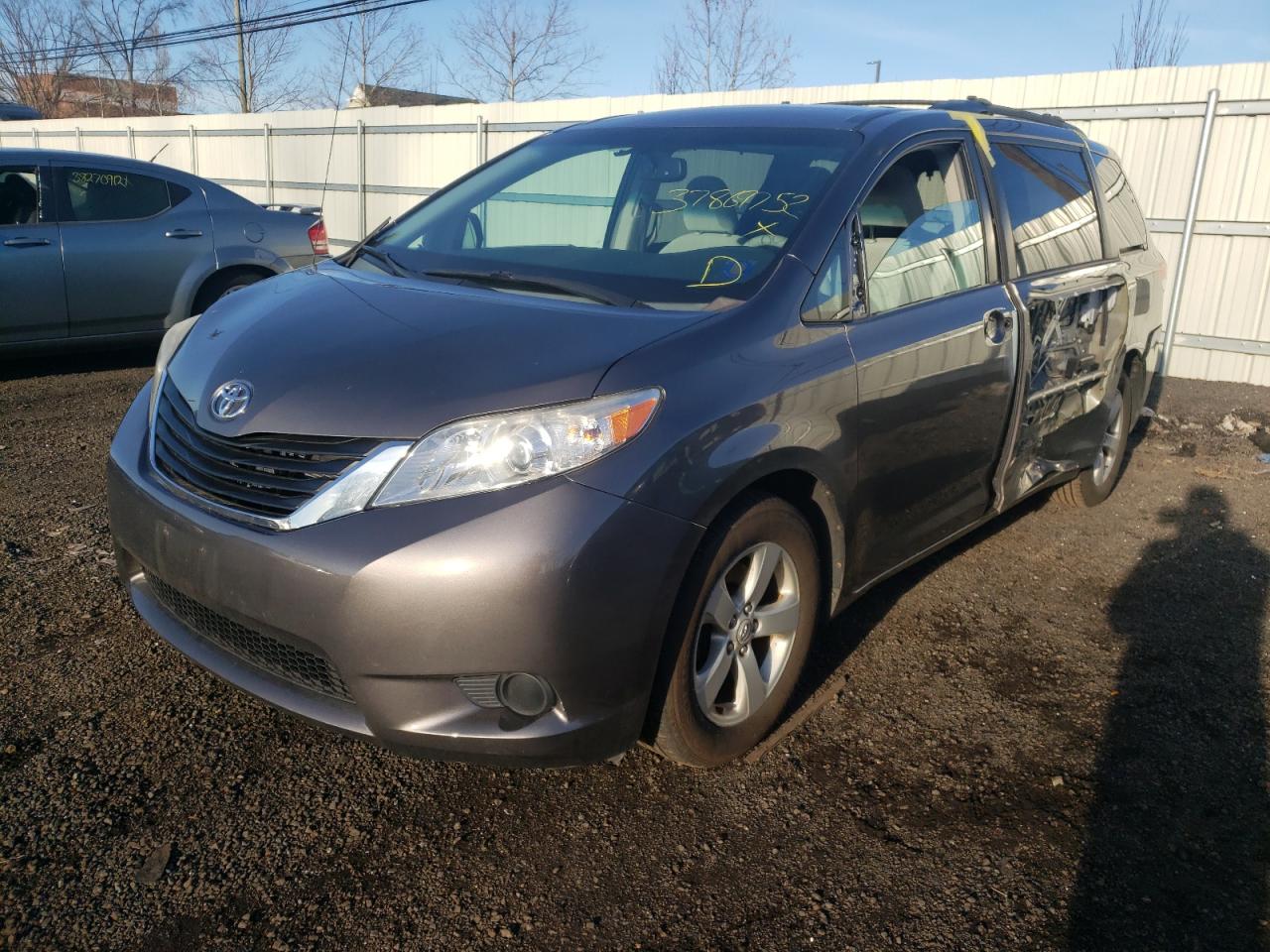 Photo 2 from auction – 2011 TOYOTA SIENNA LE with VIN 5TDKK3DC0BS080117